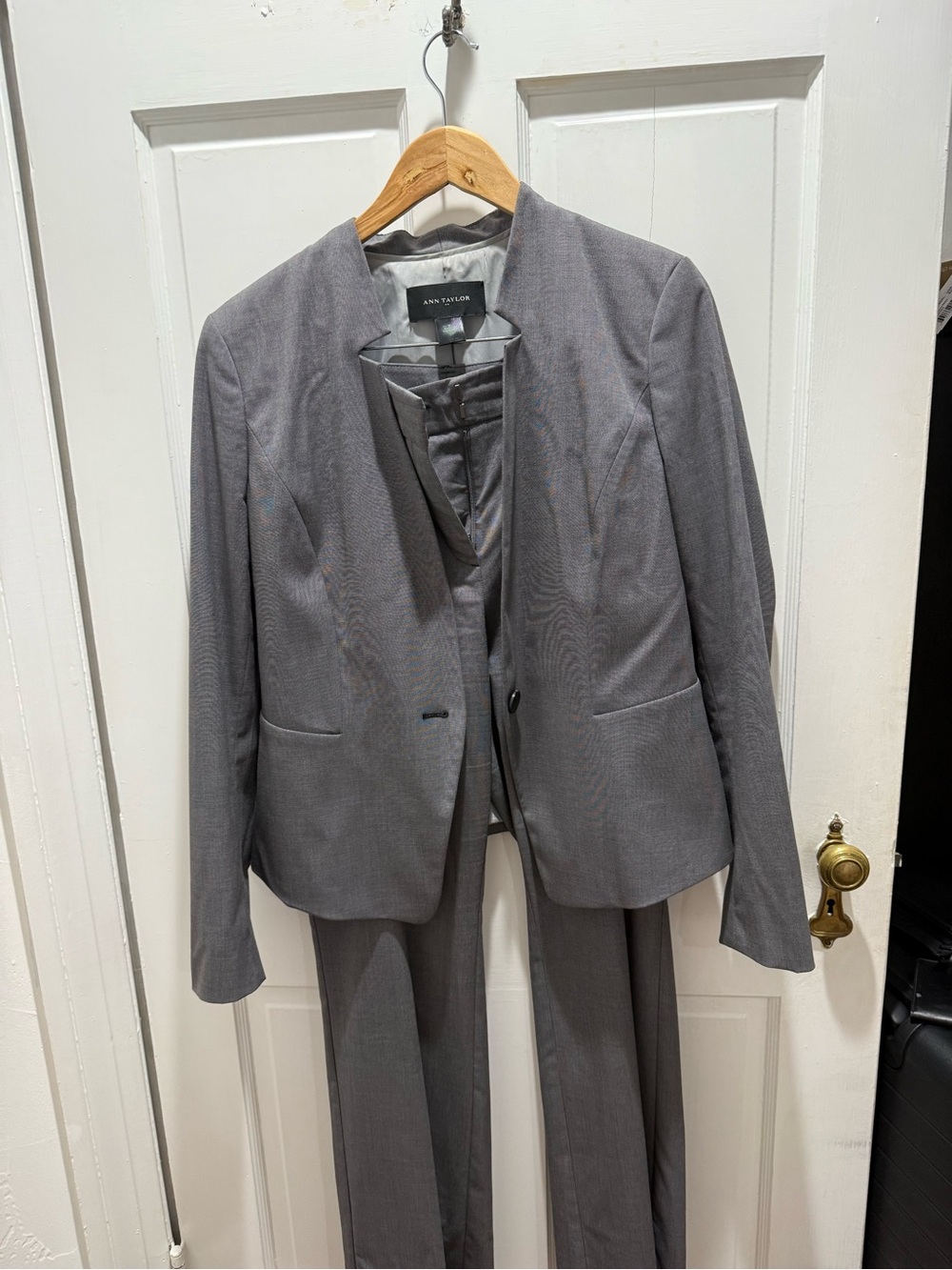 Ann Taylor Gray Women's Suit - Tailored Blazer & Pants; Jacket size 8, pants 10